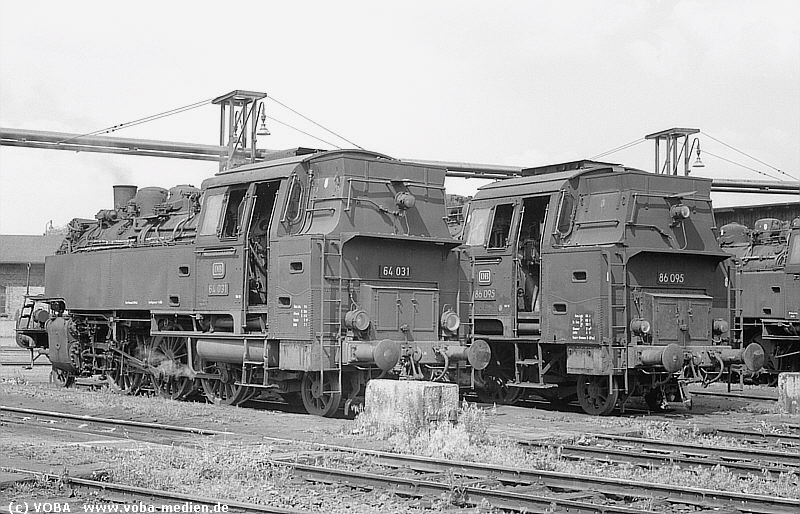 DB-D-64-031-86-095-Bw-Hof-von-hinten-VB-800-516